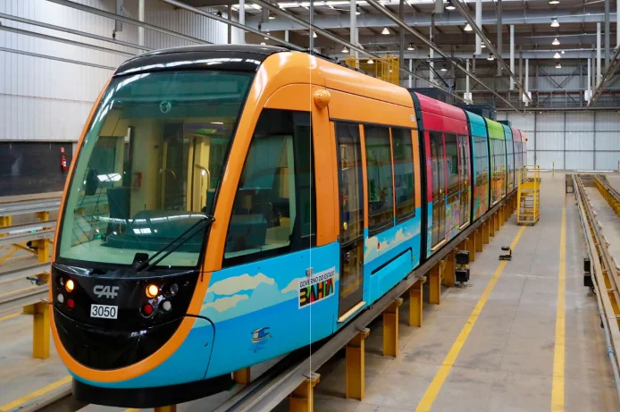 VLT de Salvador alcança 100 mil passageiros e amplia horário de funcionamento
