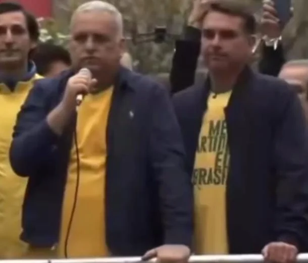 Deputado federal puxa “Fora Moraes” ao lado de Flávio Bolsonaro em manifestação