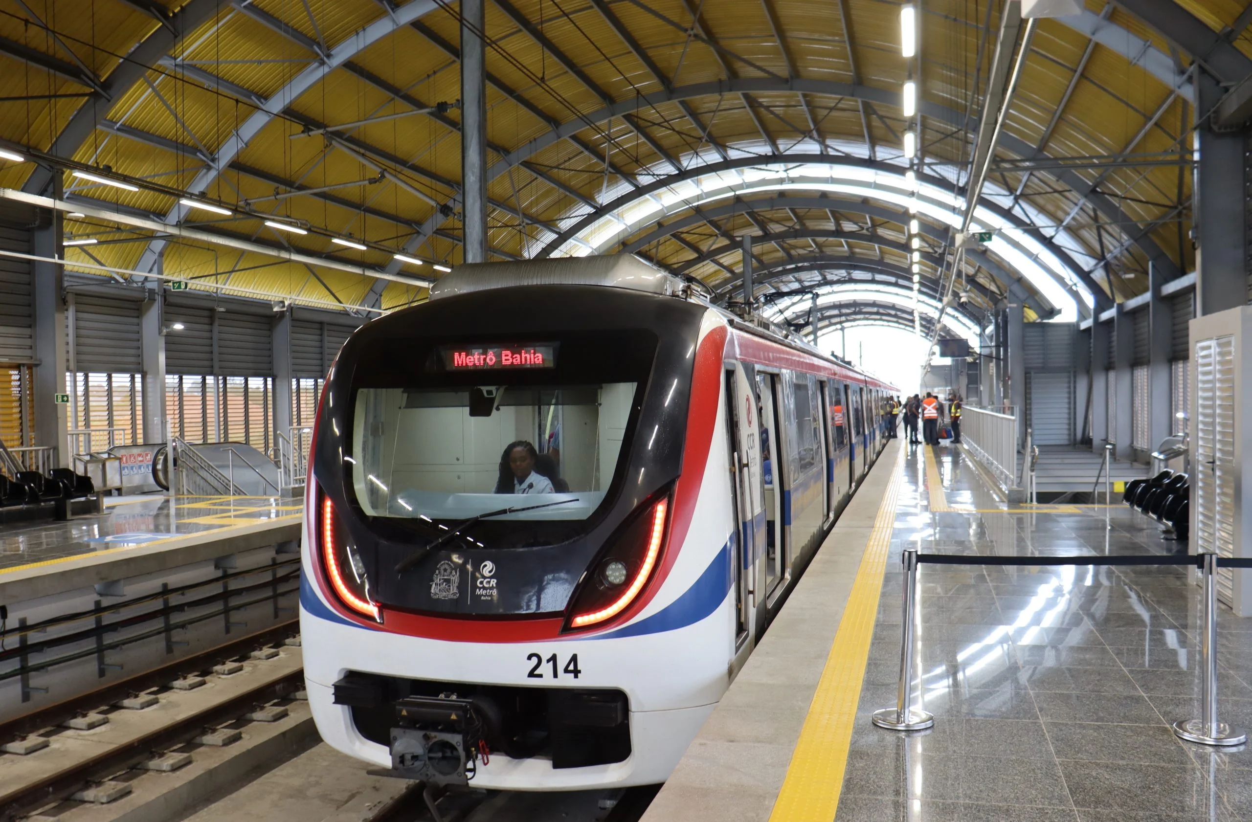 Passageiros brigam dentro de metrô de Salvador e momento de tensão toma conta; confira vídeo