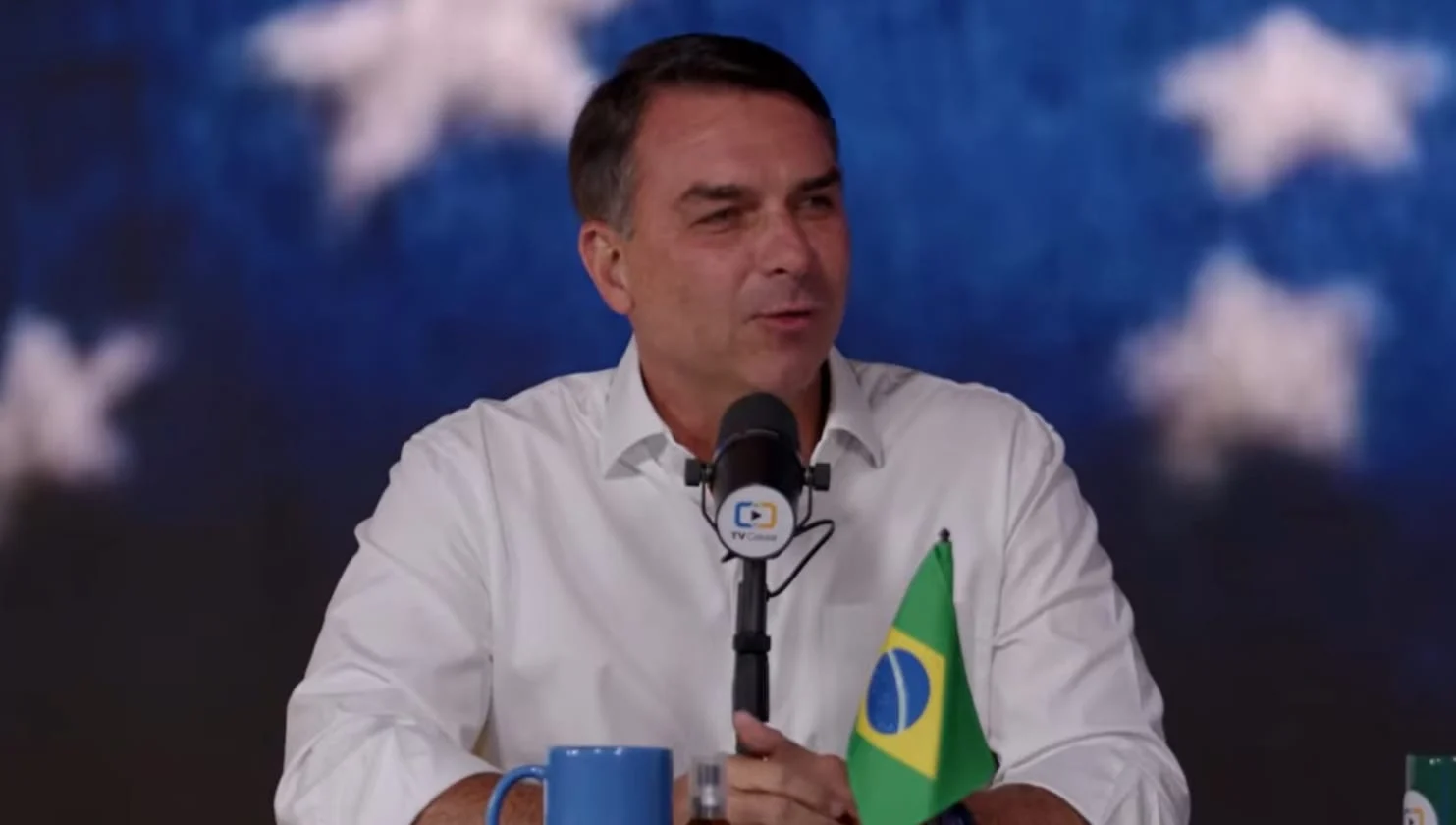 Flávio Bolsonaro acusa PT e CNBB por fake news envolvendo Nossa Senhora e instituição reage: “Mentira não se combate com outra”