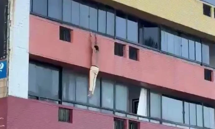 Suposto amante cai de janela de prédio em Salvador ao tentar fugir do marido da mulher