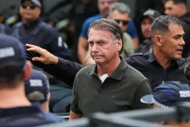 Operação da PF mira financiamento do filme sobre Jair Bolsonaro e cumpre 49 mandados de busca e apreensão