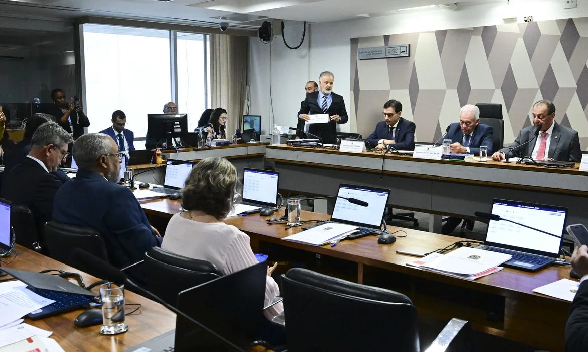 Fim da Escala 6×1 passa por aprovação em mais uma etapa; entenda