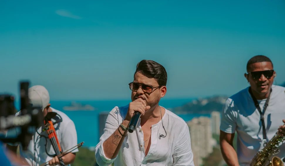 Arrocha nas alturas: Thiago Aquino lança segunda parte de projeto gravado no Rio de Janeiro