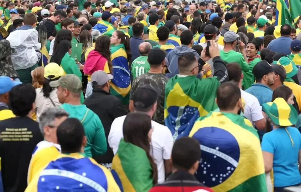 Apoiadores começam a chegar para ato político em apoio a Bolsonaro