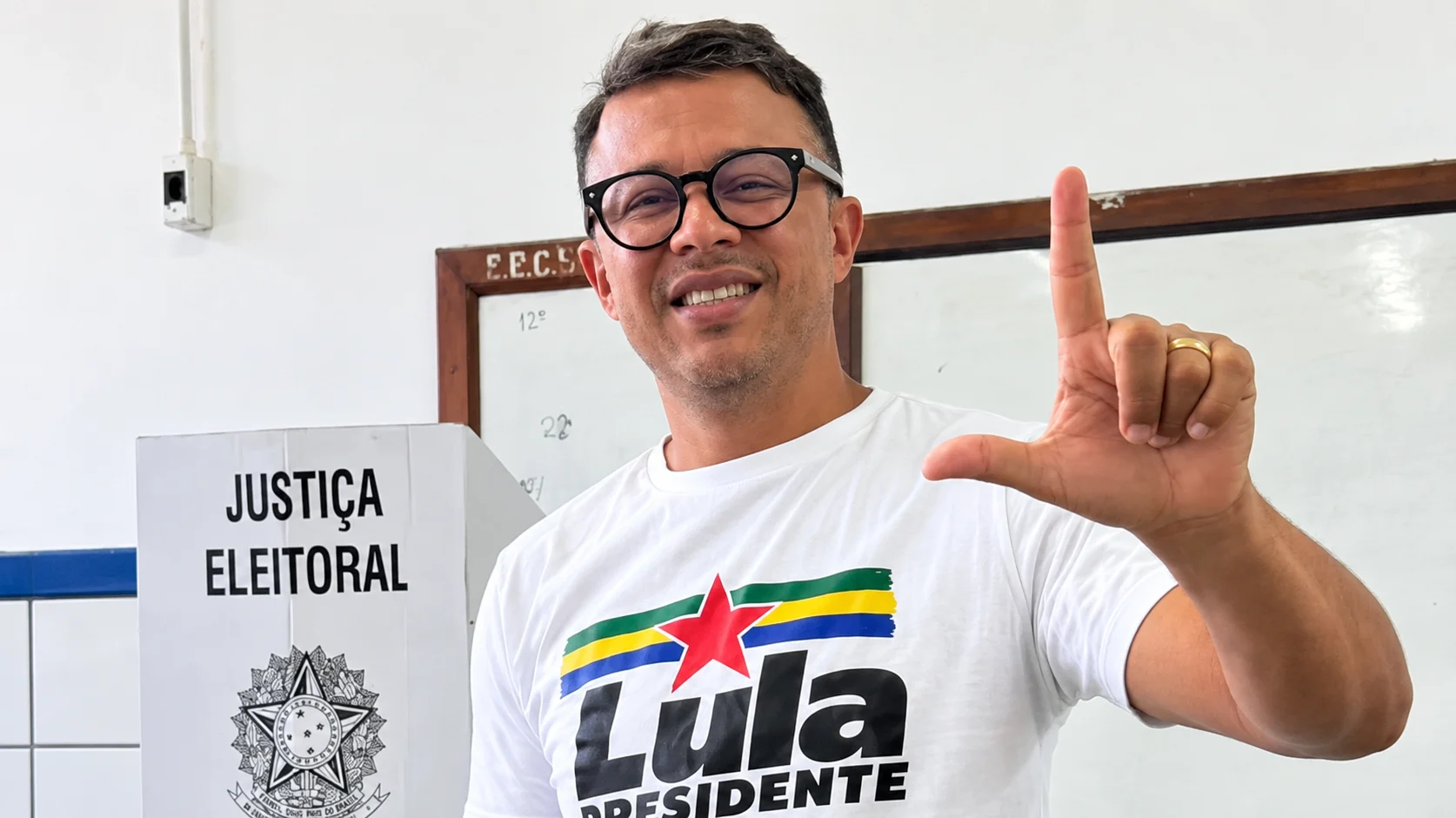 Áudios apontam articulação de sindicalistas para adesivar ônibus do transporte público de Salvador