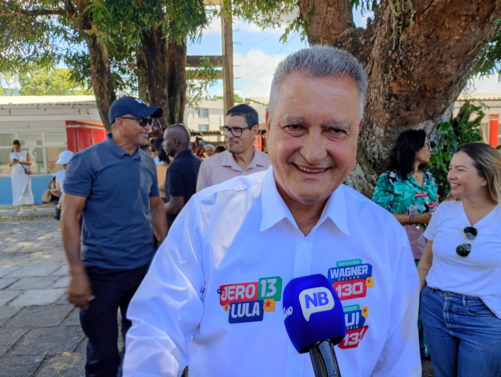Rui Costa aposta em definição da disputa pelo governo da Bahia no 1º turno e destaca carinho recebido pelos eleitores: “É uma emoção”