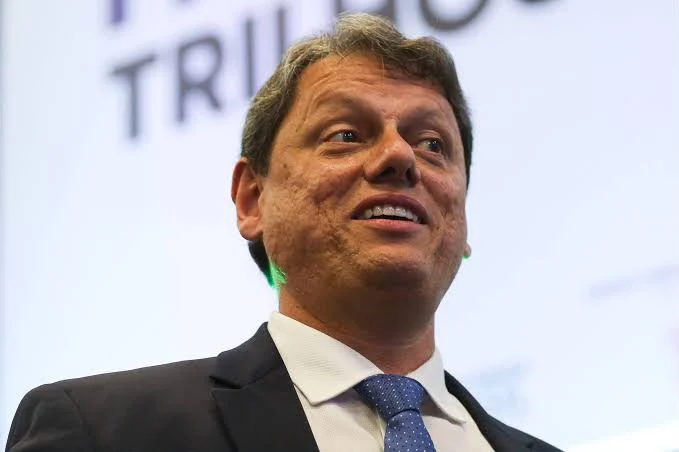 Tarcísio de Freitas vence no primeiro turno e é reeleito governador de São Paulo
