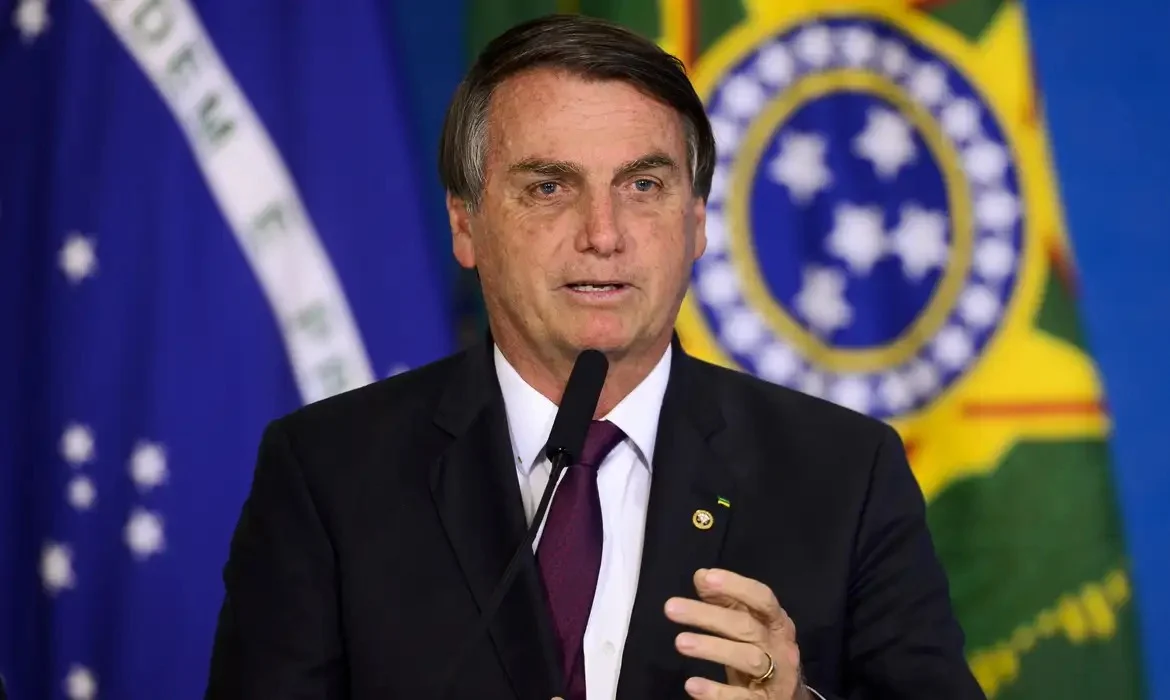 De benefício para taxistas a 13º do Auxílio Brasil: assim como Lula, Bolsonaro também anunciou medidas eleitoreiras durante campanha em 2022