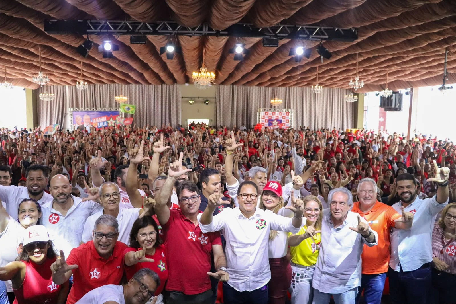 Antes de agenda com Lula, Jerônimo reúne lideranças e reforça campanha no Sul da Bahia
