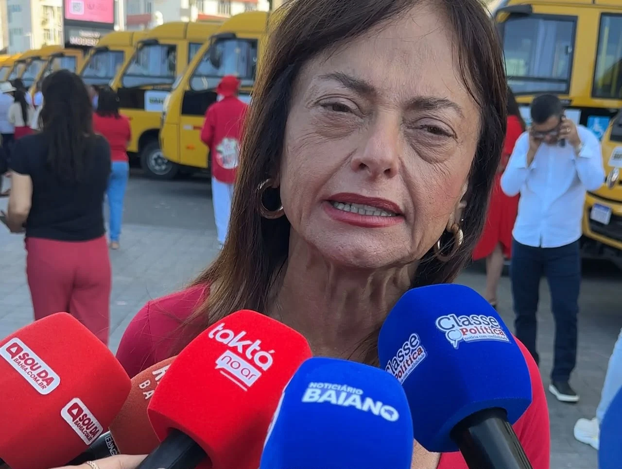 Alice Portugal chama apoio de ACM Neto a Flávio Bolsonaro de “papelão” e dispara: “Caiu a máscara”