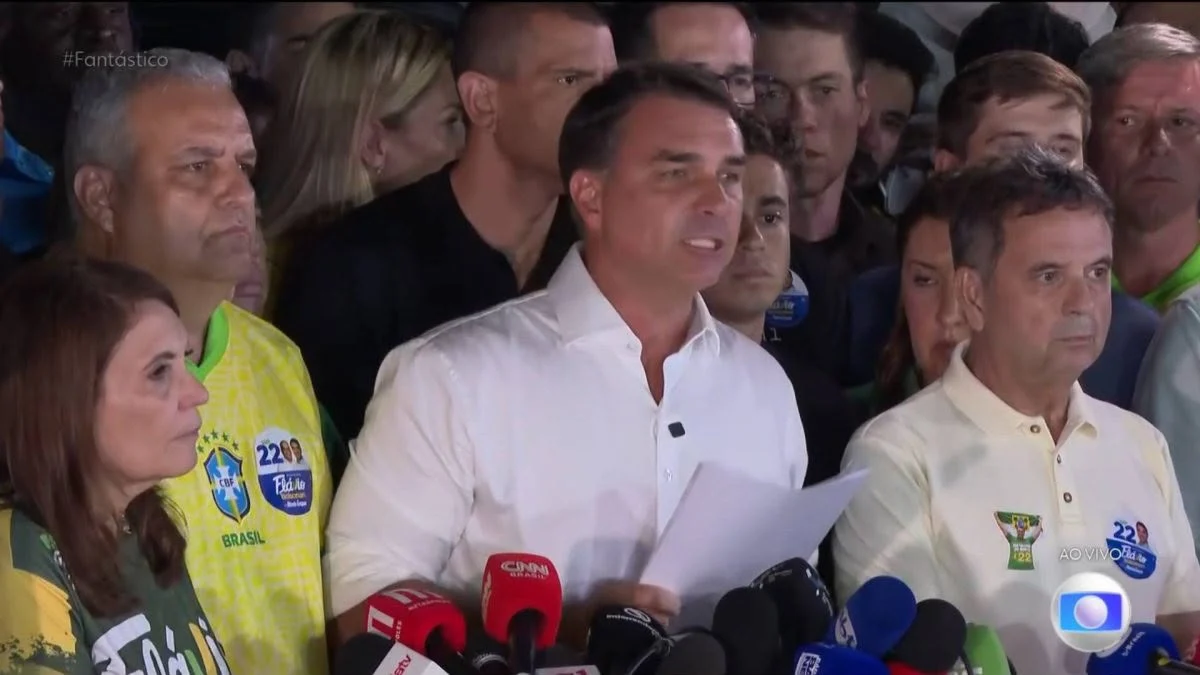 STF e TSE descartam anulação das eleições defendida por Flávio Bolsonaro e reconhecem vitória de Lula