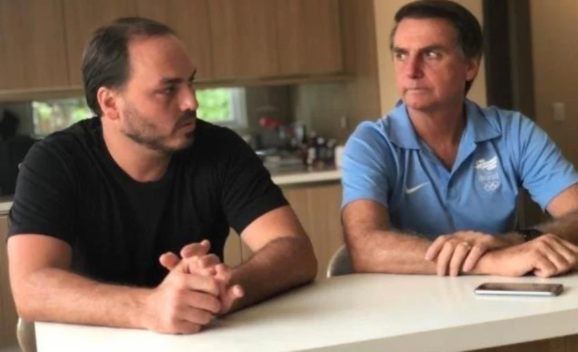 Carlos Bolsonaro relata ter pedido desculpas ao pai após viagem de Flávio aos EUA: “A gente falhou”