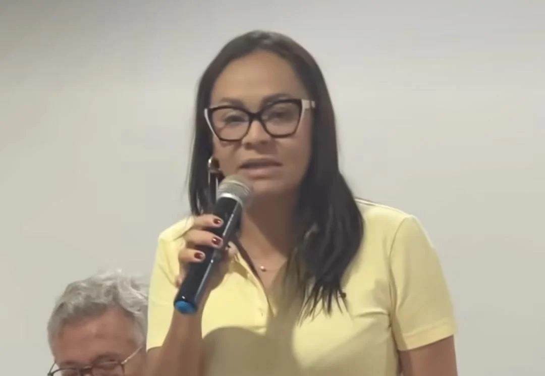 Ivoneide Caetano critica apoio de ACM Neto a Flávio Bolsonaro: “Um fim de carreira”
