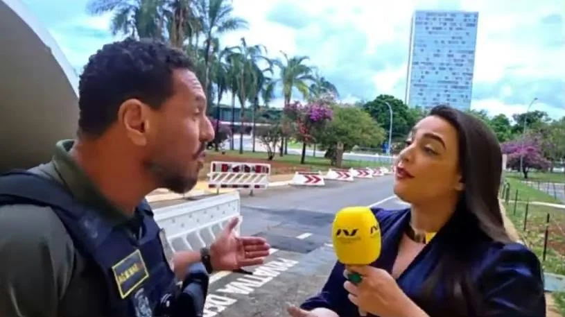 Jornalista tem transmissão interrompida por policial na Câmara dos Deputados e chora durante abordagem: “Intimidação à imprensa”