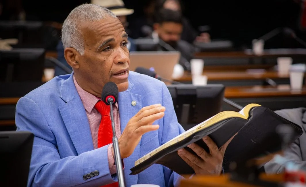 Pastor Isidório afirma que existe ‘Vorcarismo’ no Brasil e questiona escolha para presidente: “Dessas desgraças, quem está menos sujo?”