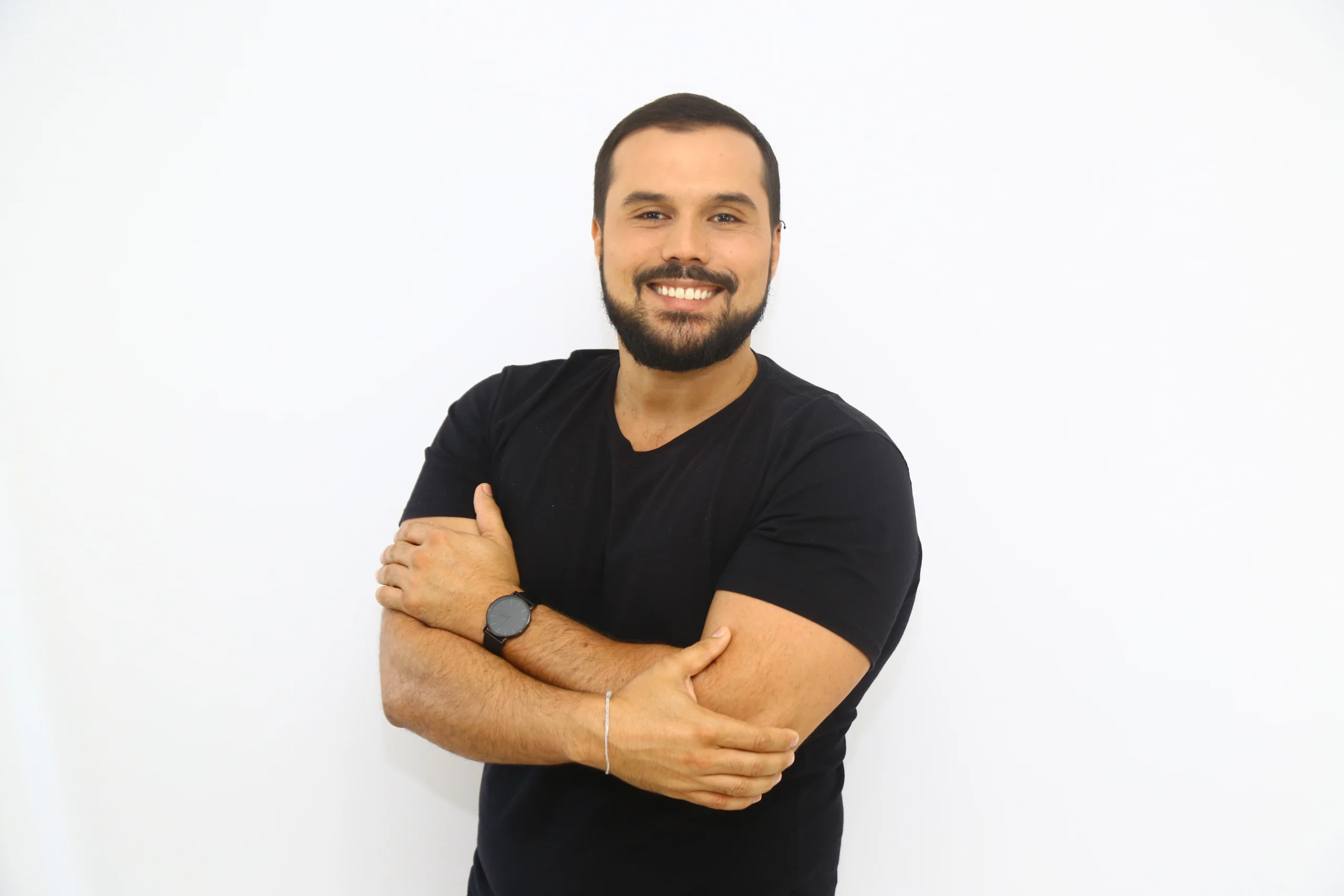 Rafael Albuquerque comanda 2ª edição do BNews Agora na Itapoan FM com foco nos ouvintes, prestação de serviço e entrevistas