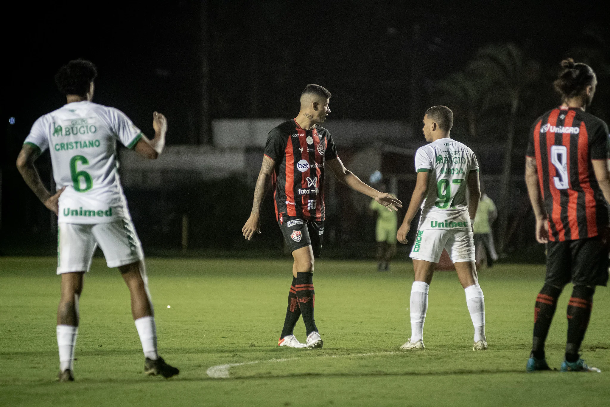 Vitória x Chapecoense: saiba horário, onde assistir,horário e prováveis escalações